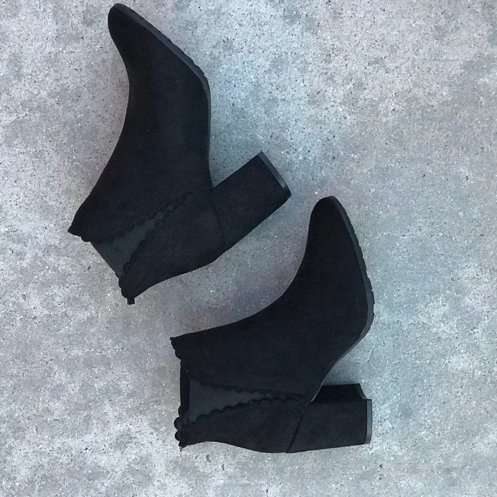 Last 2! Black Faux Suede Scalloped Heeled bootie - Picture 5 of 6